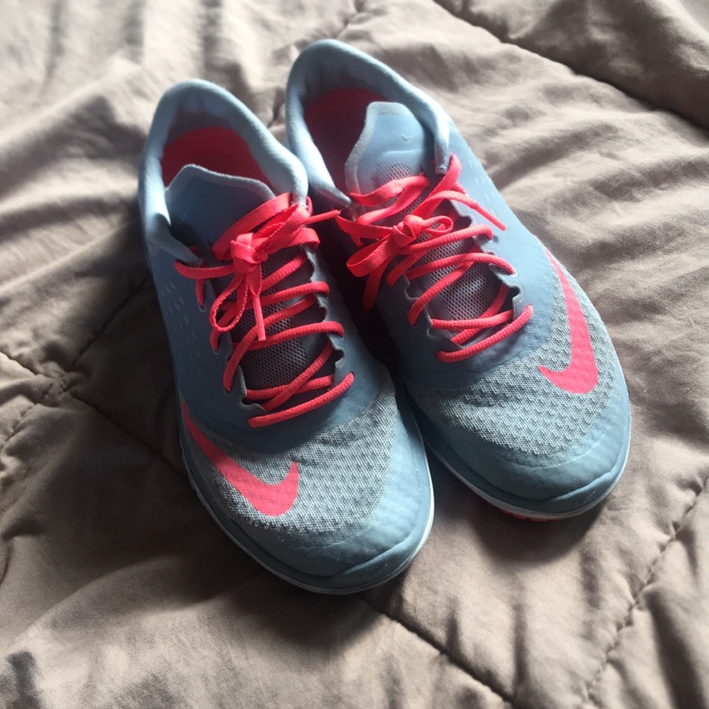 NIKE women's running shoes